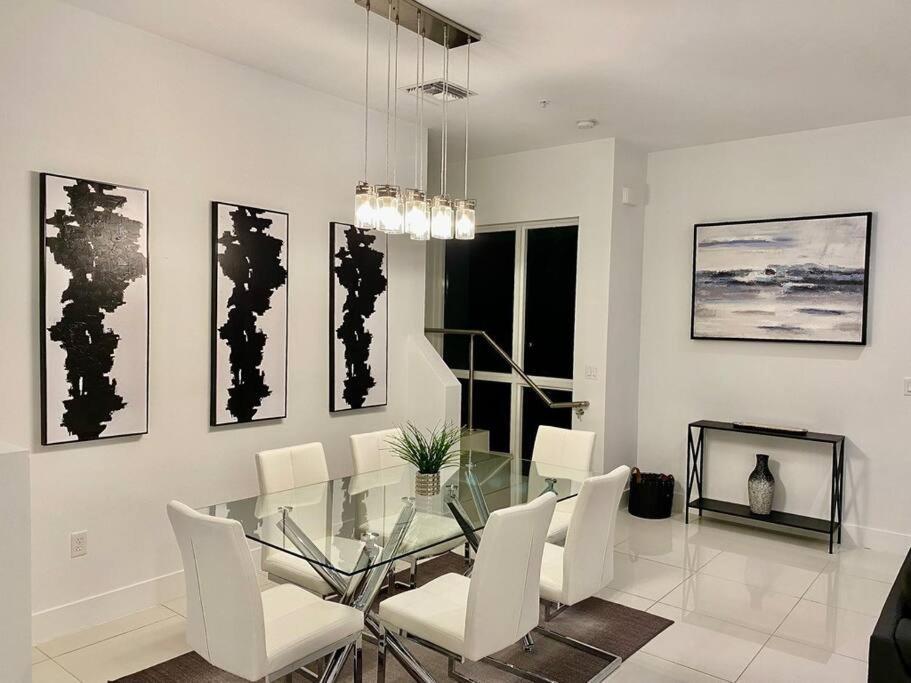 Across The Ocean Few Steps To Beach Contemporary Three Bedroom Townhouse Pompano Beach Zewnętrze zdjęcie