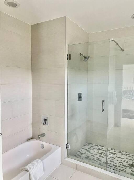 Across The Ocean Few Steps To Beach Contemporary Three Bedroom Townhouse Pompano Beach Zewnętrze zdjęcie