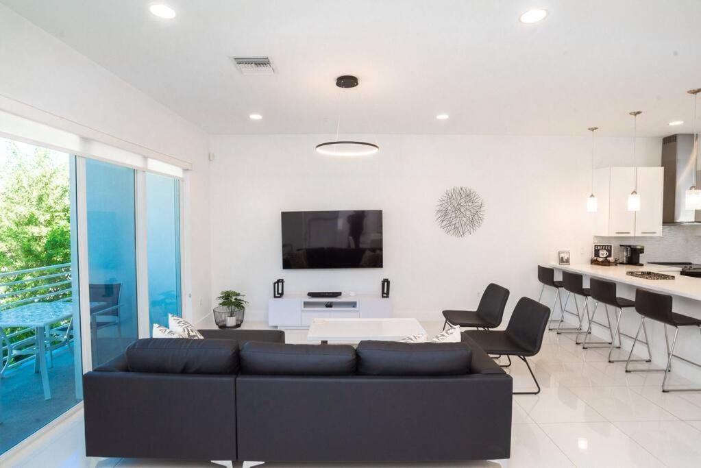 Across The Ocean Few Steps To Beach Contemporary Three Bedroom Townhouse Pompano Beach Zewnętrze zdjęcie