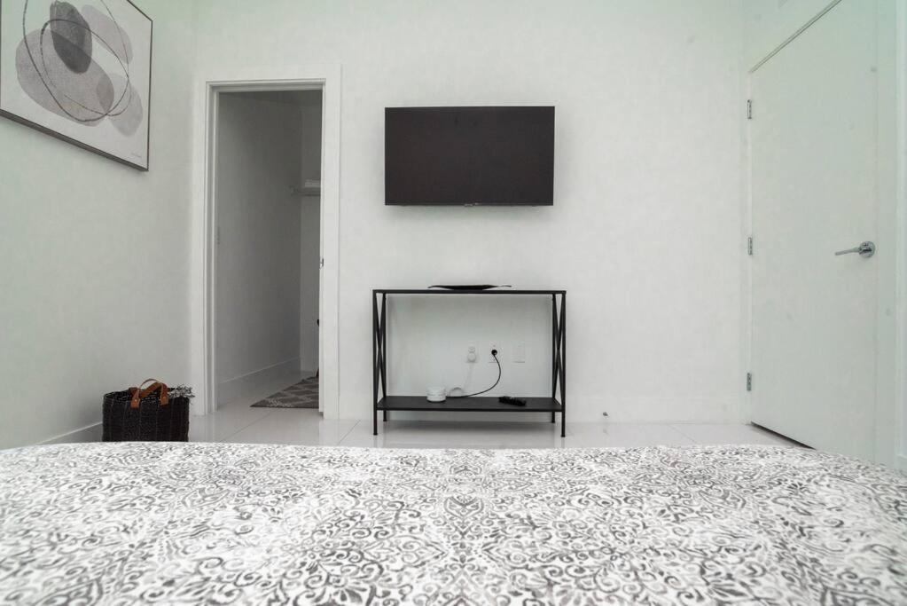 Across The Ocean Few Steps To Beach Contemporary Three Bedroom Townhouse Pompano Beach Zewnętrze zdjęcie