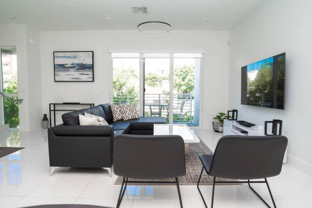 Across The Ocean Few Steps To Beach Contemporary Three Bedroom Townhouse Pompano Beach Zewnętrze zdjęcie