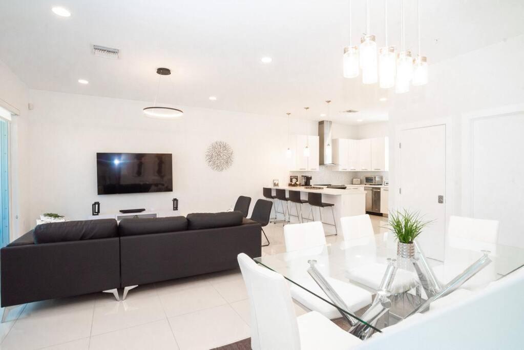 Across The Ocean Few Steps To Beach Contemporary Three Bedroom Townhouse Pompano Beach Zewnętrze zdjęcie