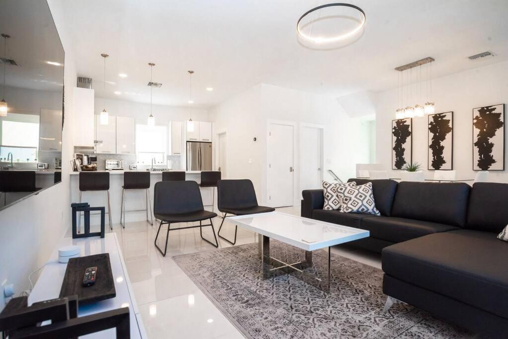 Across The Ocean Few Steps To Beach Contemporary Three Bedroom Townhouse Pompano Beach Zewnętrze zdjęcie