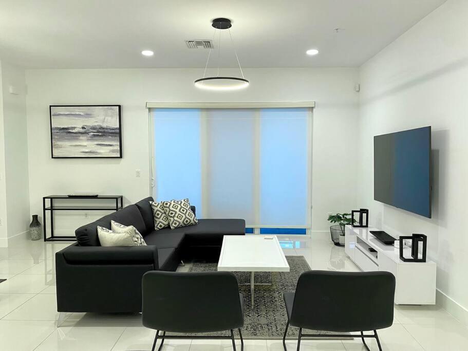 Across The Ocean Few Steps To Beach Contemporary Three Bedroom Townhouse Pompano Beach Zewnętrze zdjęcie