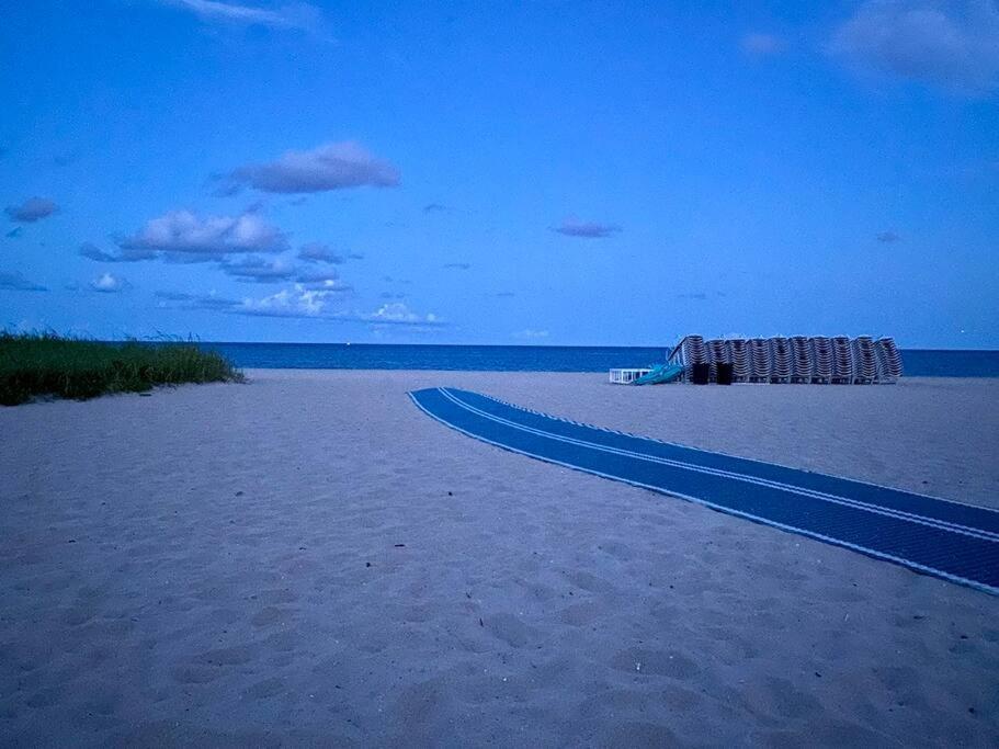 Across The Ocean Few Steps To Beach Contemporary Three Bedroom Townhouse Pompano Beach Zewnętrze zdjęcie